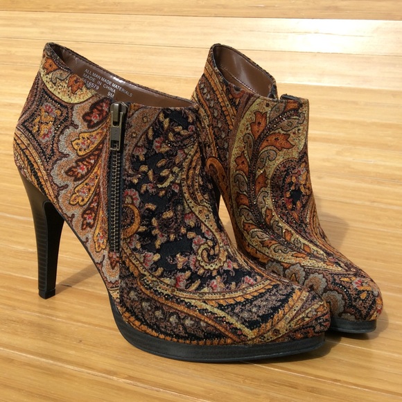 Diba Shoes - Diba Paisley Tapestry Ankle Booties Heels 9M